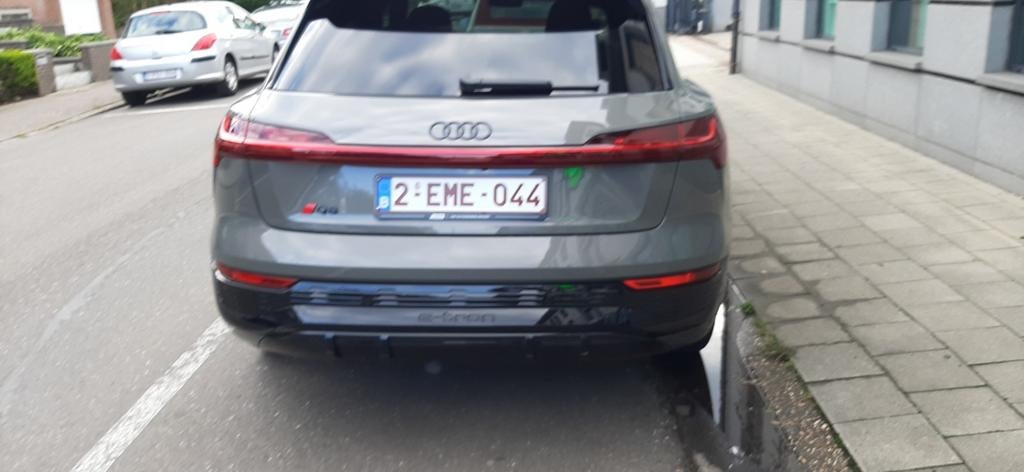Feux arrières Audi Q 4  Rétroviseurs Audi Q 4, Enlèvement
