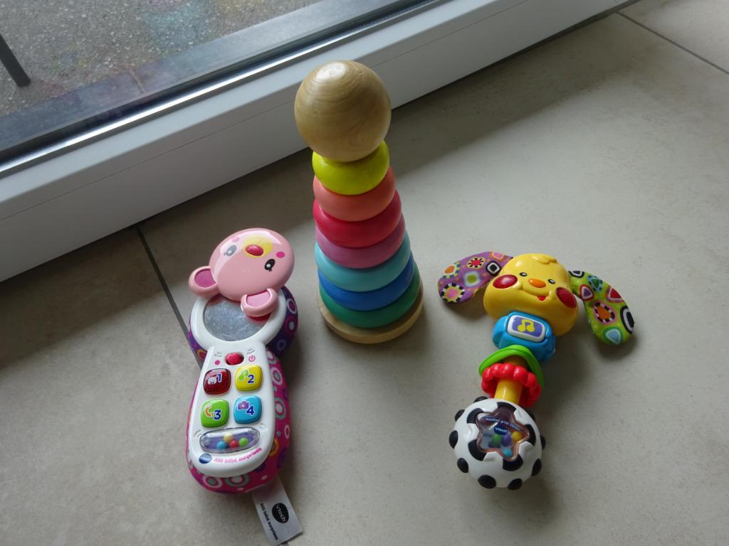 Lot hochet Vtech, téléphone Vtech et empileur arc-en-ciel, Enlèvement, Comme neuf, Hochet