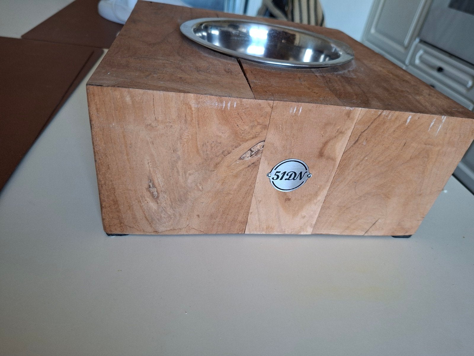 Eetbakje voor hondje, Ophalen