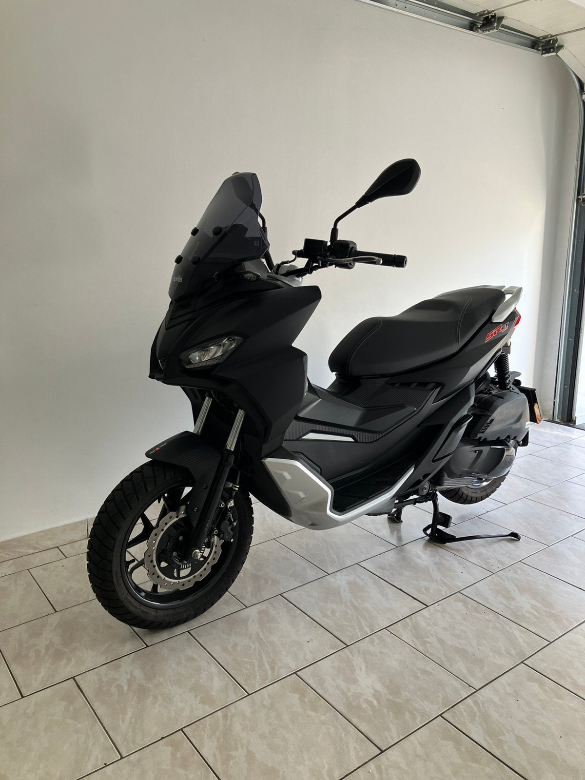 Aprilia SR 125 GT Malossi vario - 1.120km - Black pack! -New, Motoren, LED Verlichting, Scooter, Nieuw, Particulier