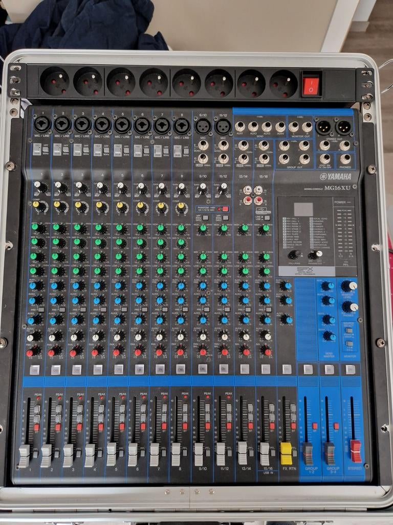 Table de mixage Yamaha MG16XU et Flight case, Ophalen