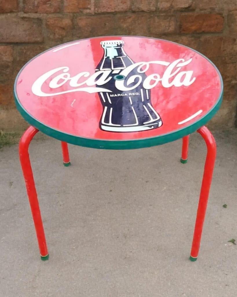 Vintage Coca-Cola tafel in de "oude" kleuren., Verzamelen, Ophalen, Gebruikt, Gebruiksvoorwerp
