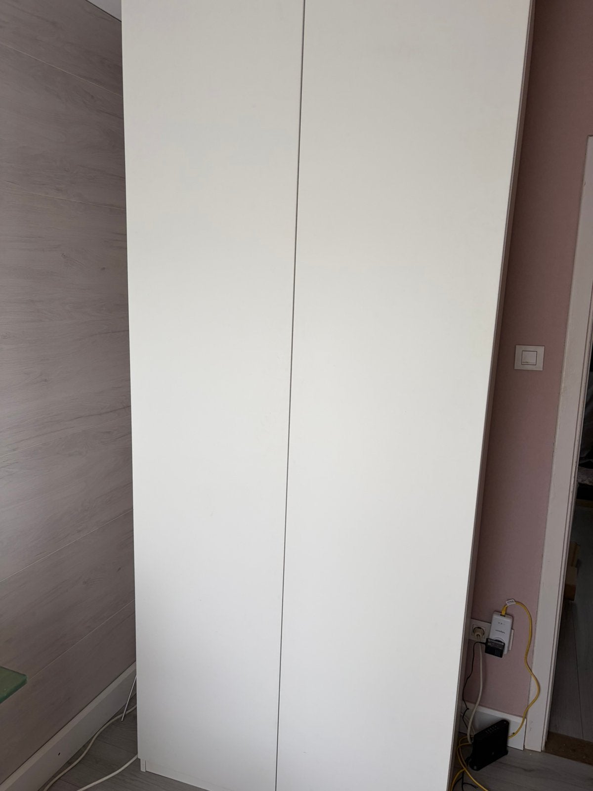 Witte paxkast met schappen en roedel, Ophalen, Met deur(en), Gebruikt, 200 cm of meer