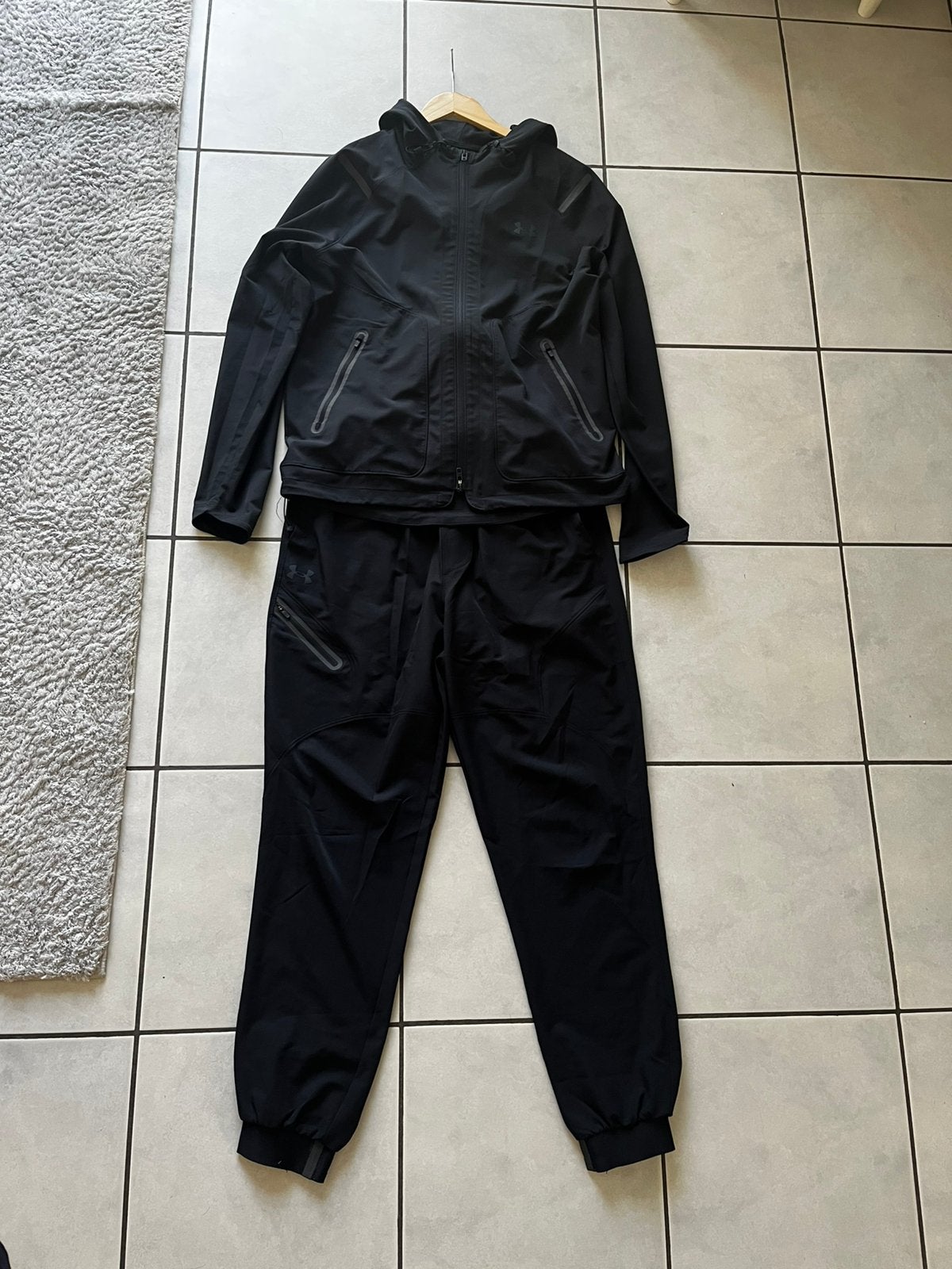 Under Armour Ensemble, Kleding | Heren, Heren-kledingpakketten, Ophalen of Verzenden, Zo goed als nieuw, Maat 48/50 (M)
