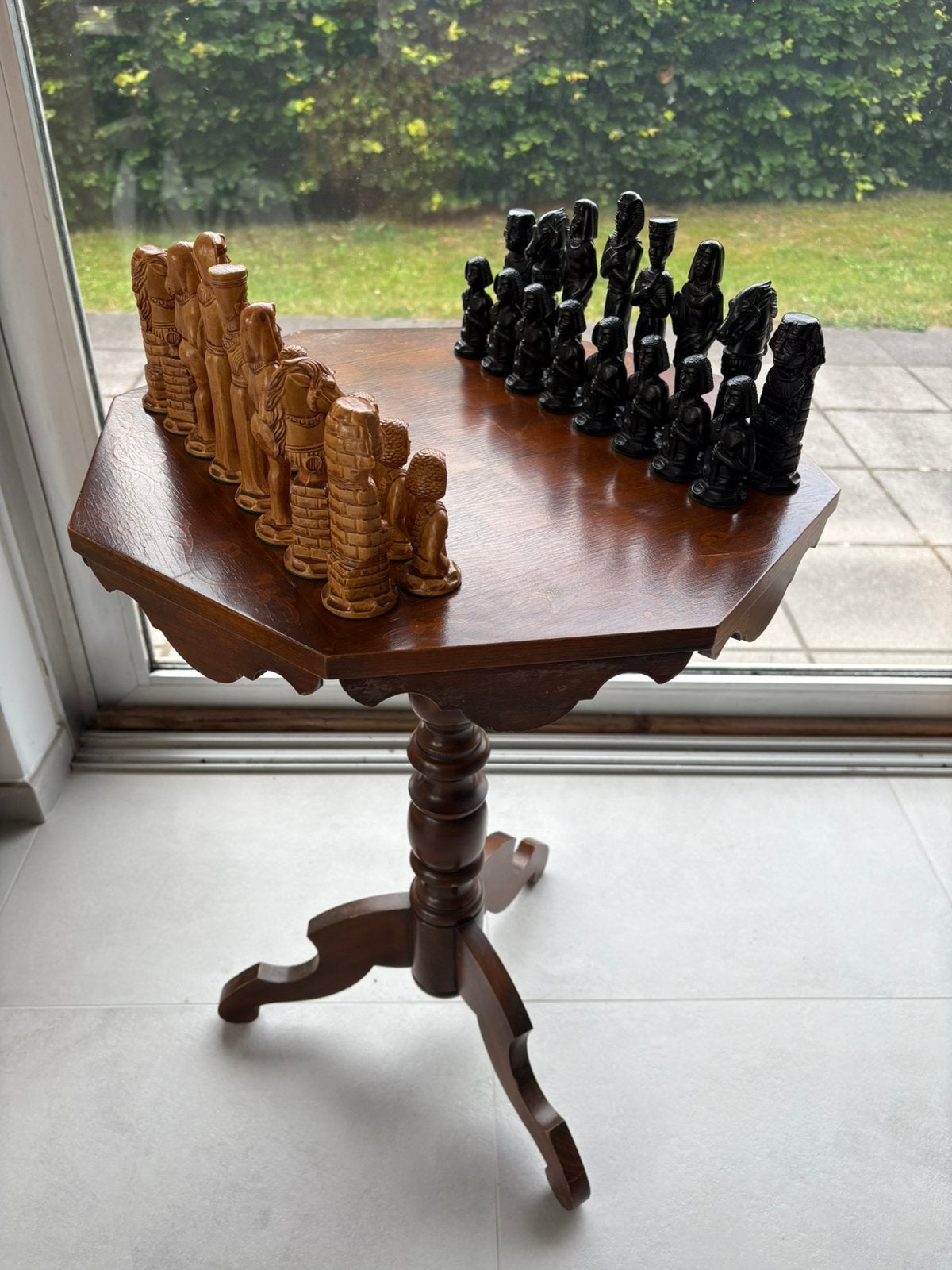 Superbe Jeux d’échecs en bois sur pied, Enlèvement ou Envoi