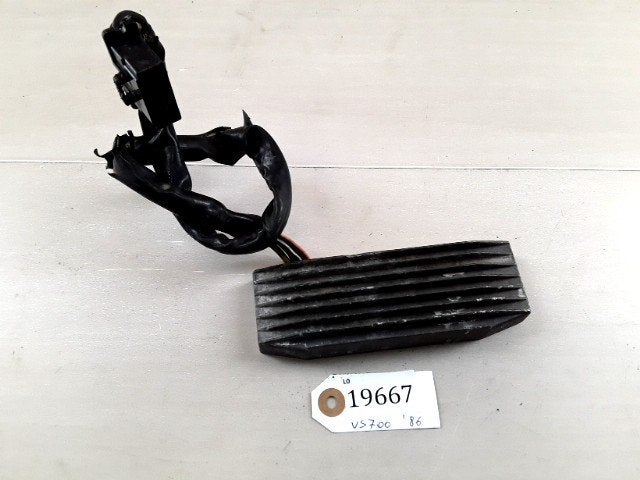 VS700 1985 - 1991 Suzuki Spanningsregelaar D1-36929