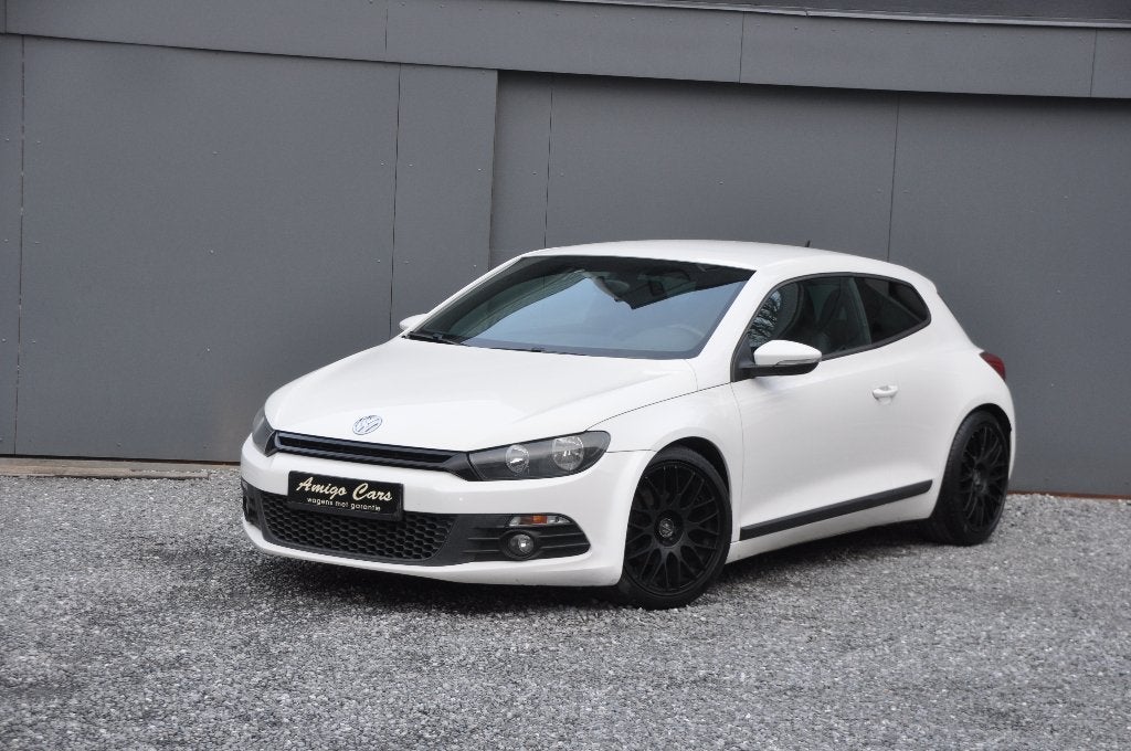 VOLKSWAGEN SCIROCCO 1.4 TSI CRUISE CONTROL - NAVI - PDC, Auto's, Stof, Zwart, https://public.car-pass.be/vhr/a51ec6e6-614a-403d-b2dc-69ef5731ea96