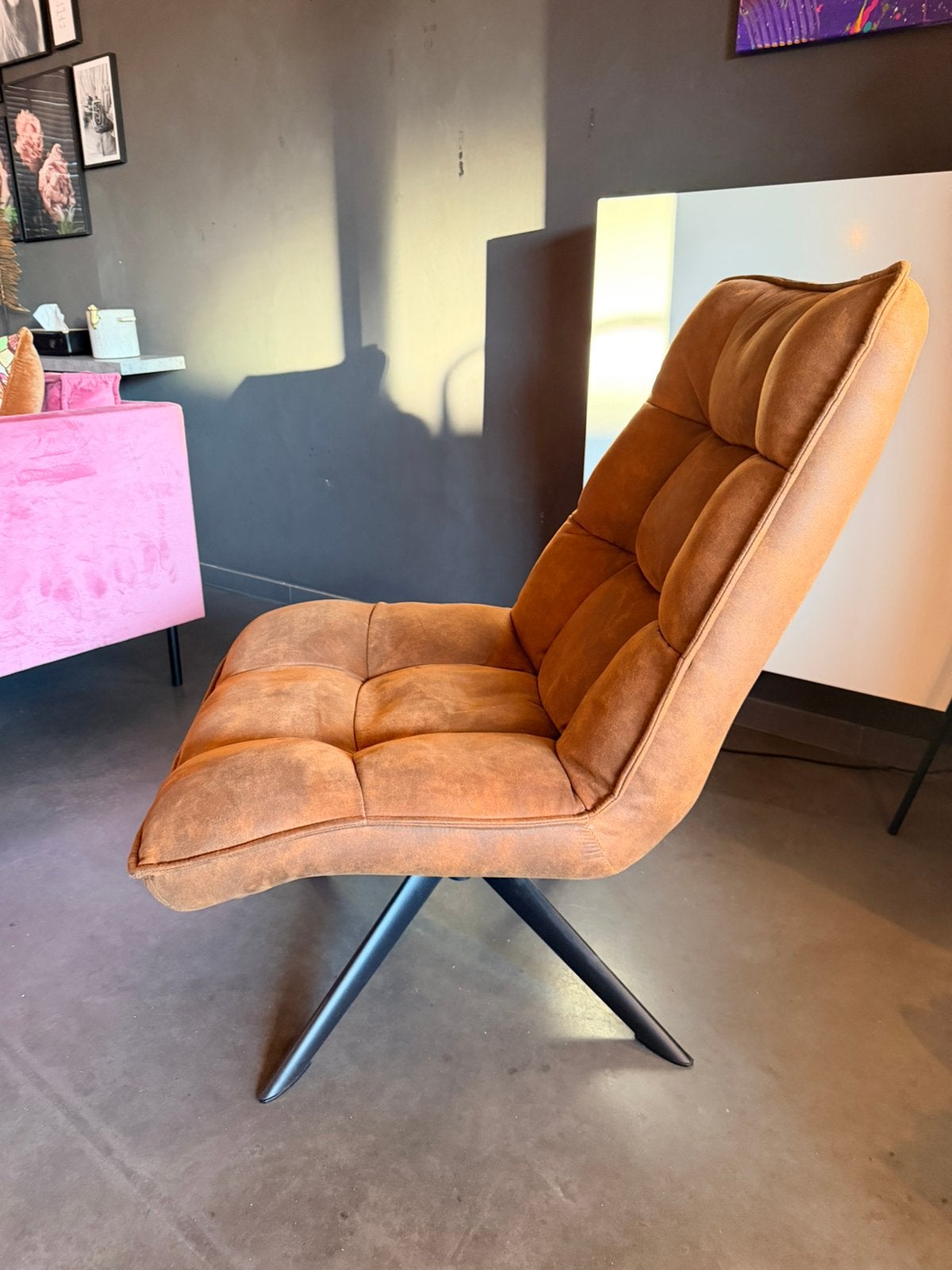 Bruine lounge stoel, Ophalen, Minder dan 75 cm, Zo goed als nieuw, Stof