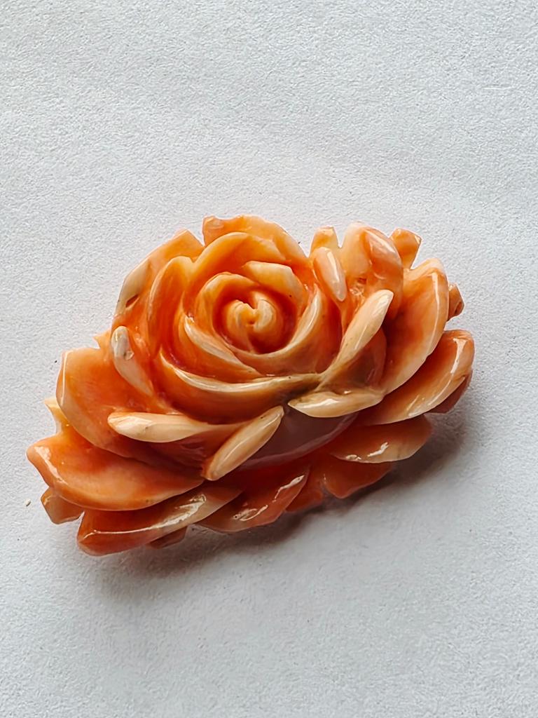 Engelhuid koralen broche met gouden slot, Bijoux, Sacs & Beauté, Broches, Enlèvement ou Envoi, Or, Moins de 4 cm, Or