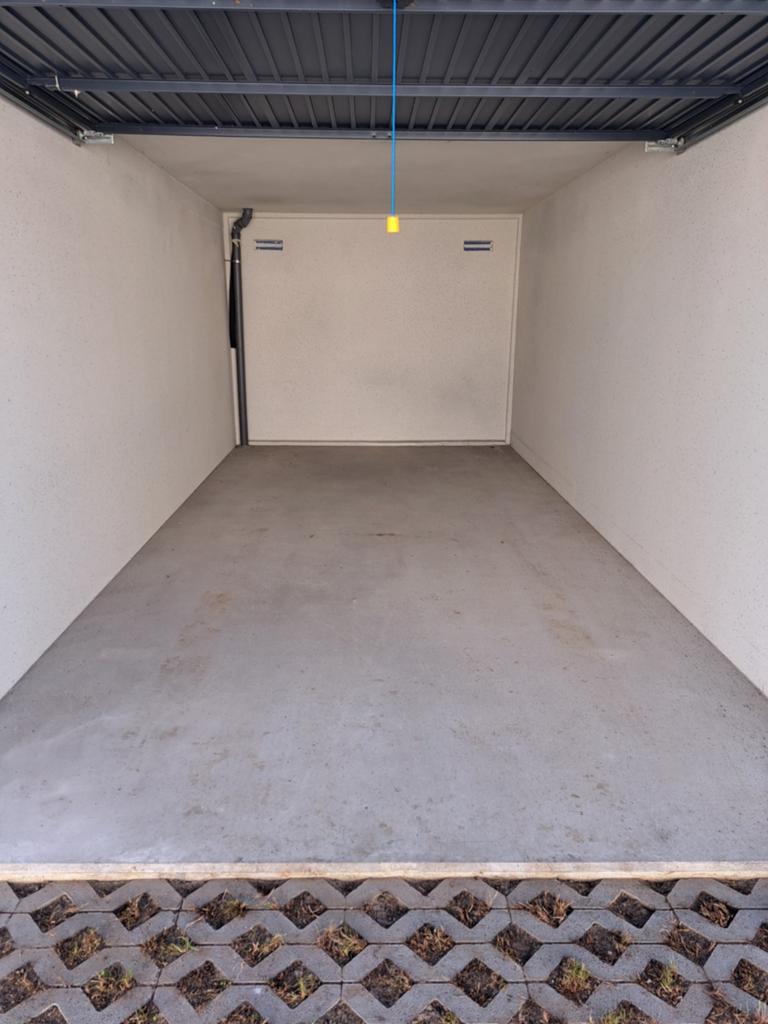 Te huur:
Zeer ruime garagebox Jan Broeckaertlaan Wetteren.