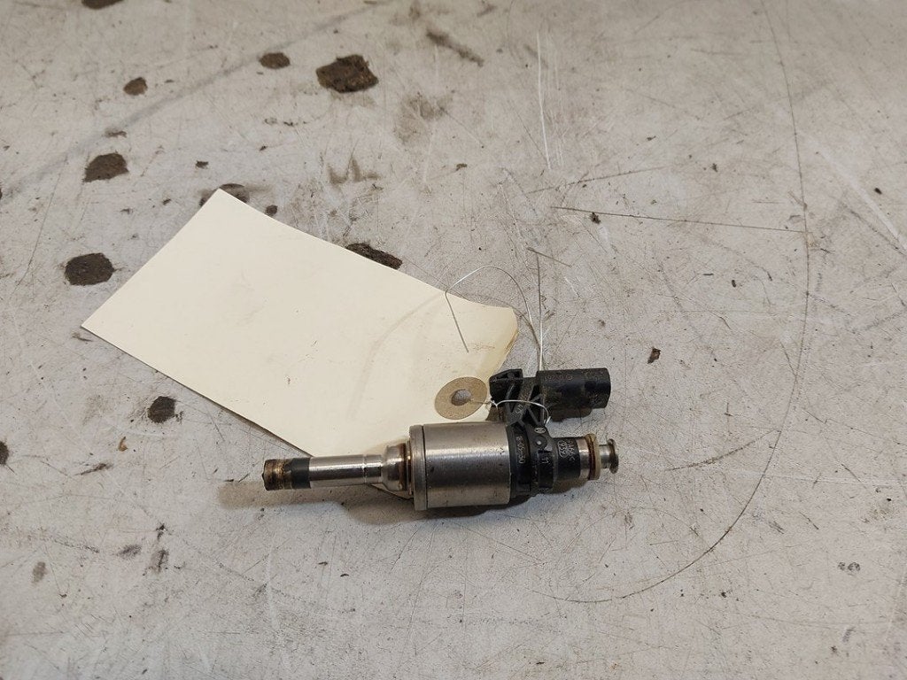 INJECTEUR Seat Arona (KJX) (01-2017/-) (|04E906036AE|), Robert Bosch AG, Utilisé, Seat, Robert-Bosch-Allee 1
74232  Abstatt, DE