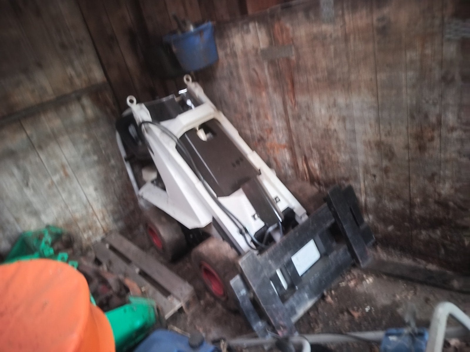 COMPACTE MINISHOVEL Avant
Te koop: compacte en handige, Enlèvement