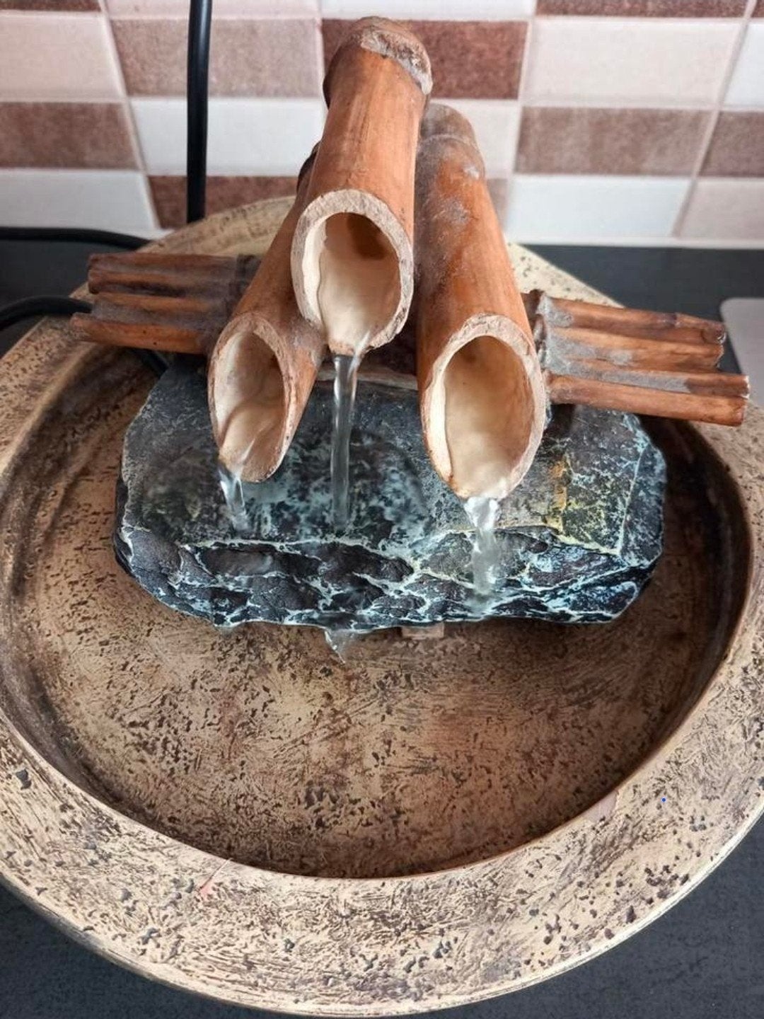 Kleine fontein moet gerepareerd worden omdat er lek onder dr, Tuin en Terras, Waterpartijen en Fonteinen, Ophalen, Fontein