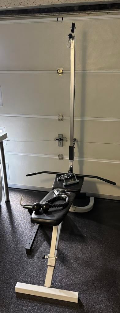 Fitnessbank met lat pulldown, Sport en Fitness, Fitnessmaterialen, Ophalen, Zo goed als nieuw, Rug, Fitnessbank