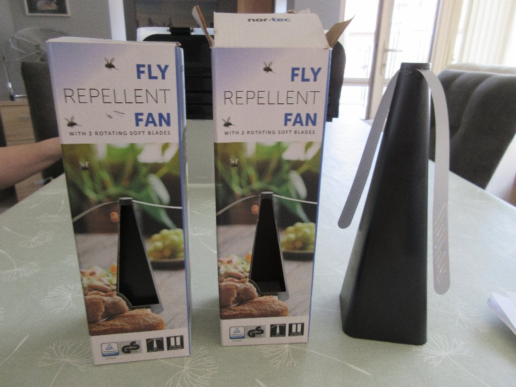2 vliegwerende ventilators voor op tafel, Ophalen