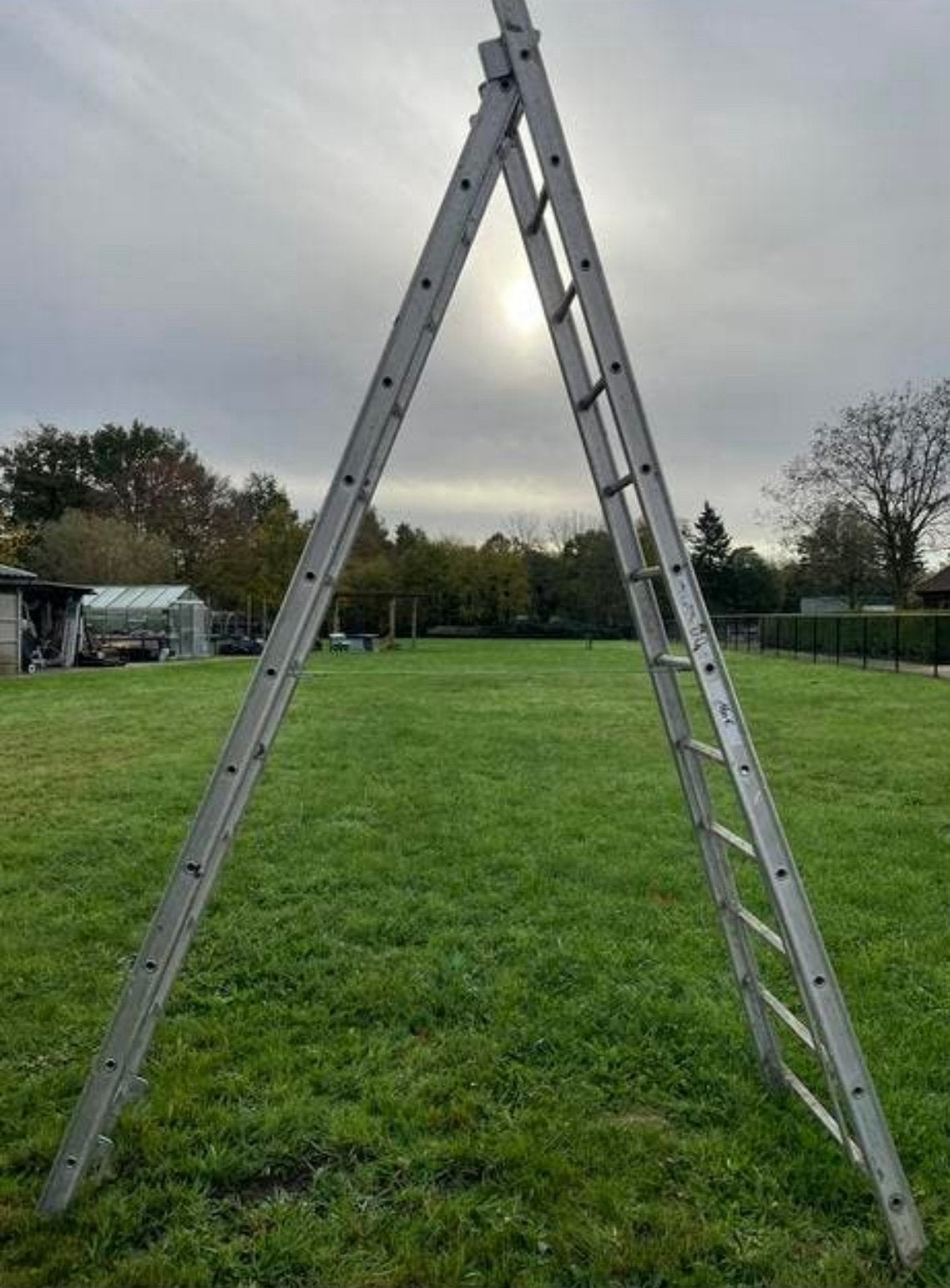 Dubbele ladder 3 m. X 5.25 m, Doe-het-zelf en Bouw, Ladders en Trappen, Ophalen, Zo goed als nieuw, Ladder