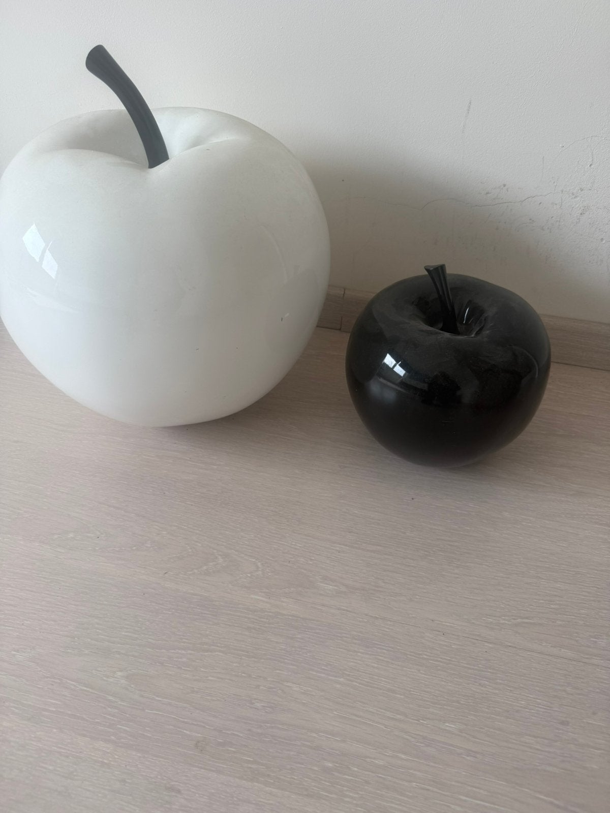 2 Appels zwart en wit decoratie van Sijben wonen, Ophalen, Zo goed als nieuw, Wit