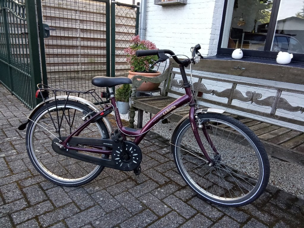 Kinderfiets (meisjes) 24 inch merk BATAVUS in goede staat., Ophalen, 20 inch of meer, Gebruikt, Velgrem