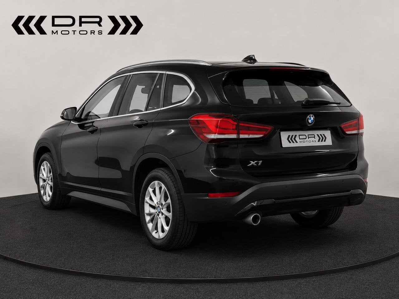 BMW X1 25 E PHEV - HEAD UP - LEDER - BLACKPACK - TOPSTAAT, 0 min, Zwart, Bedrijf, 5 zetels