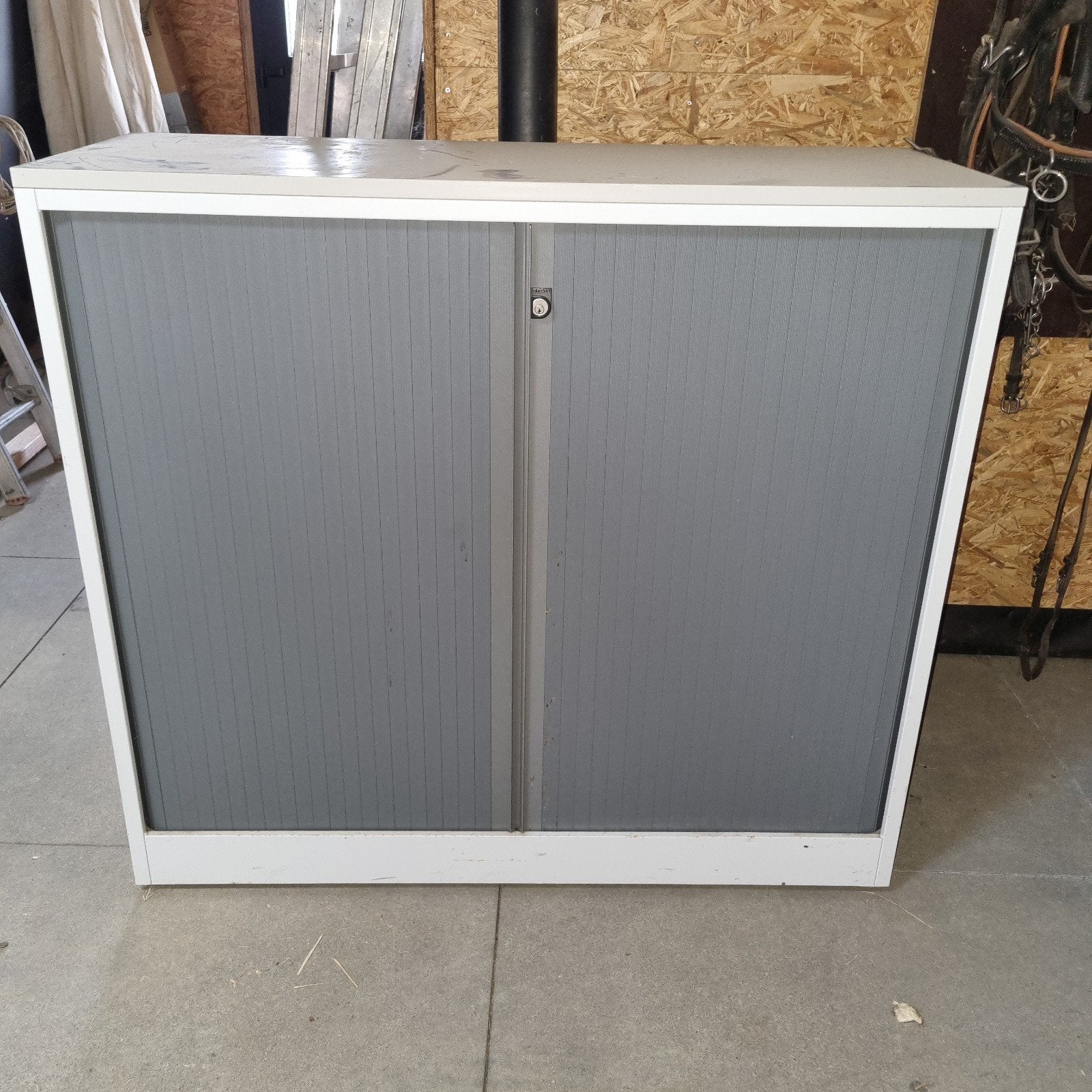 armoire à roulettes en métal, Maison & Meubles, Armoires | Armoires à porte coulissante & Armoires à archives, 25 à 50 cm, 100 à 150 cm