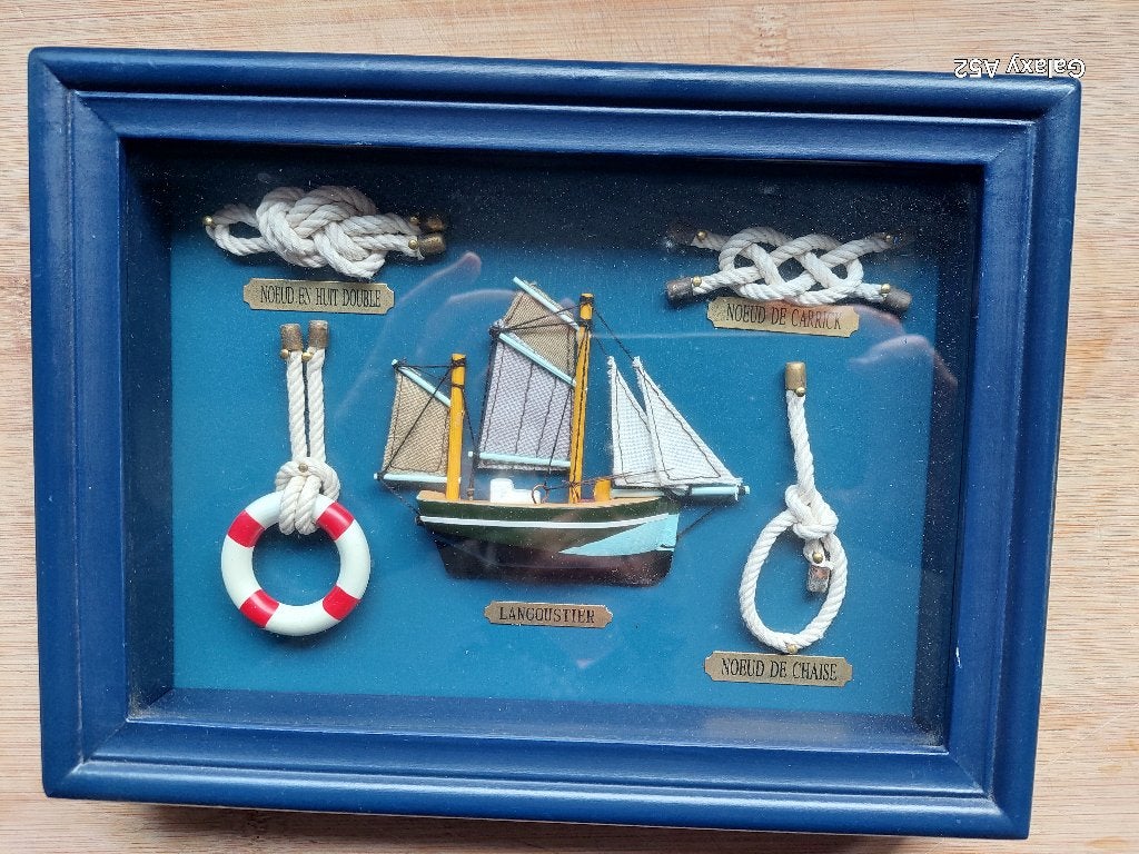 kader in hout met zeemansknopen en langoustier, Ophalen of Verzenden, Zo goed als nieuw, Zeilboot, Kaart, Foto of Prent