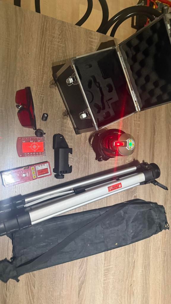 Lasser Red Futech Multicross 2, Doe-het-zelf en Bouw, Ophalen, Zo goed als nieuw, Overige meters