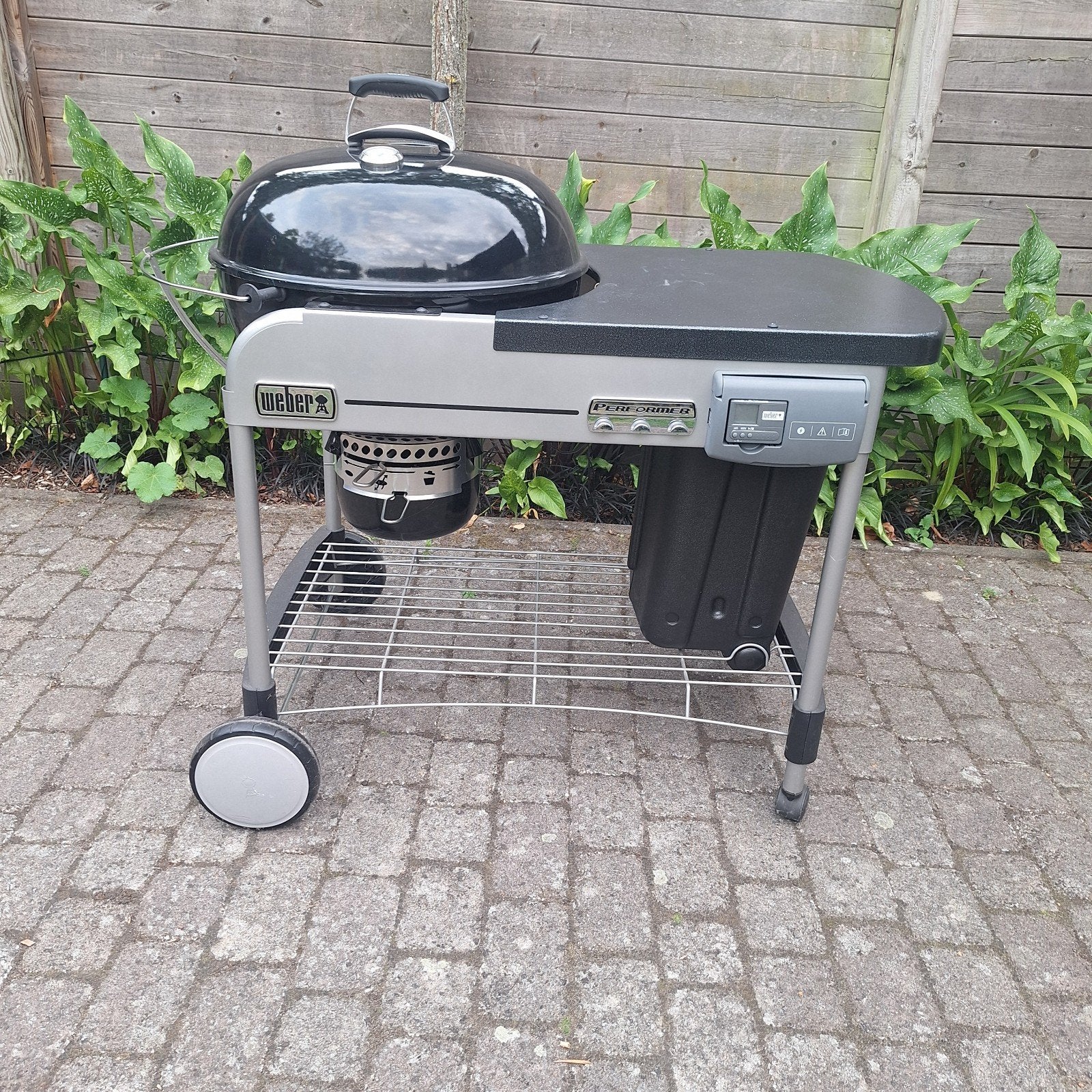 Weber houtskoolbarbecue Performer deluxe gbs ø 57 cm zwart, Tuin en Terras, Houtskoolbarbecues, Ophalen, Zo goed als nieuw, Weber