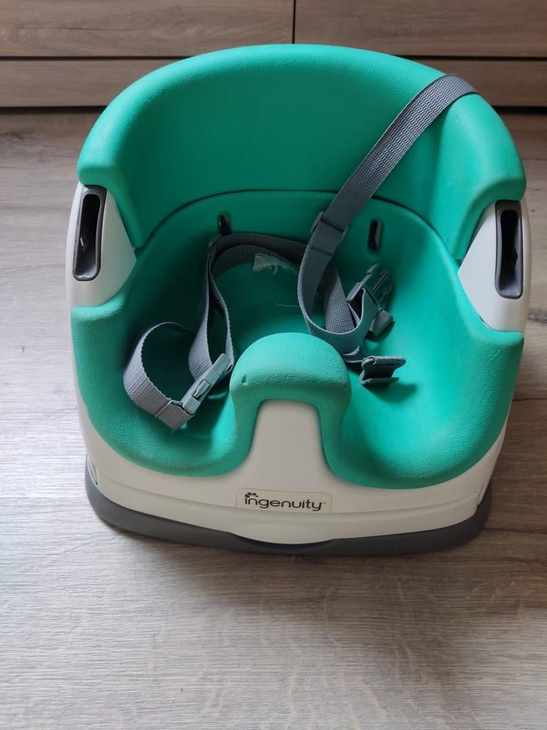 Chaise élévatrice avec table. Pour les bébés jusqu'à +-4 ans, Enlèvement