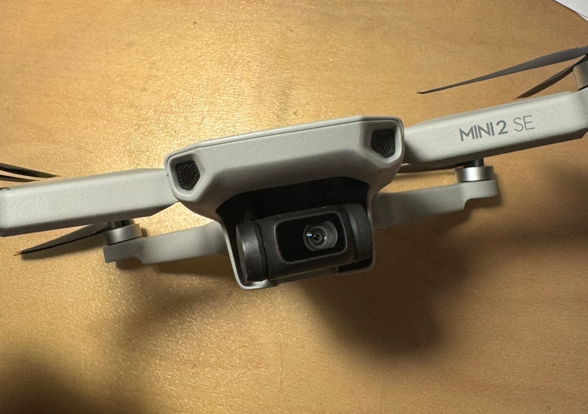 Drone DJI Mini 2 SE + controller, TV, Hi-fi & Vidéo, Drones, Drone avec caméra, Moins de 15 minutes, Moins de 250 g, Comme neuf