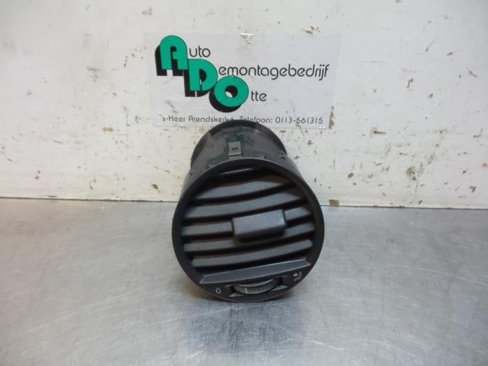 Grille aération tableau de bord d'un Volkswagen Caddy (Cadd, Volkswagen, -, 3 mois de garantie, Utilisé