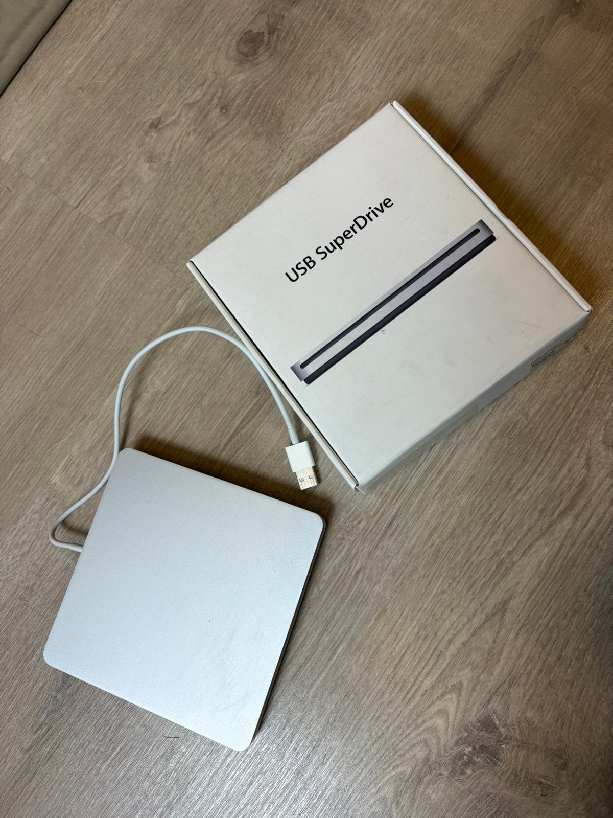 Lecteur / Graveur DVD CD Apple USB SuperDrive avec boîte, Informatique & Logiciels, Enlèvement ou Envoi, Comme neuf, Cd