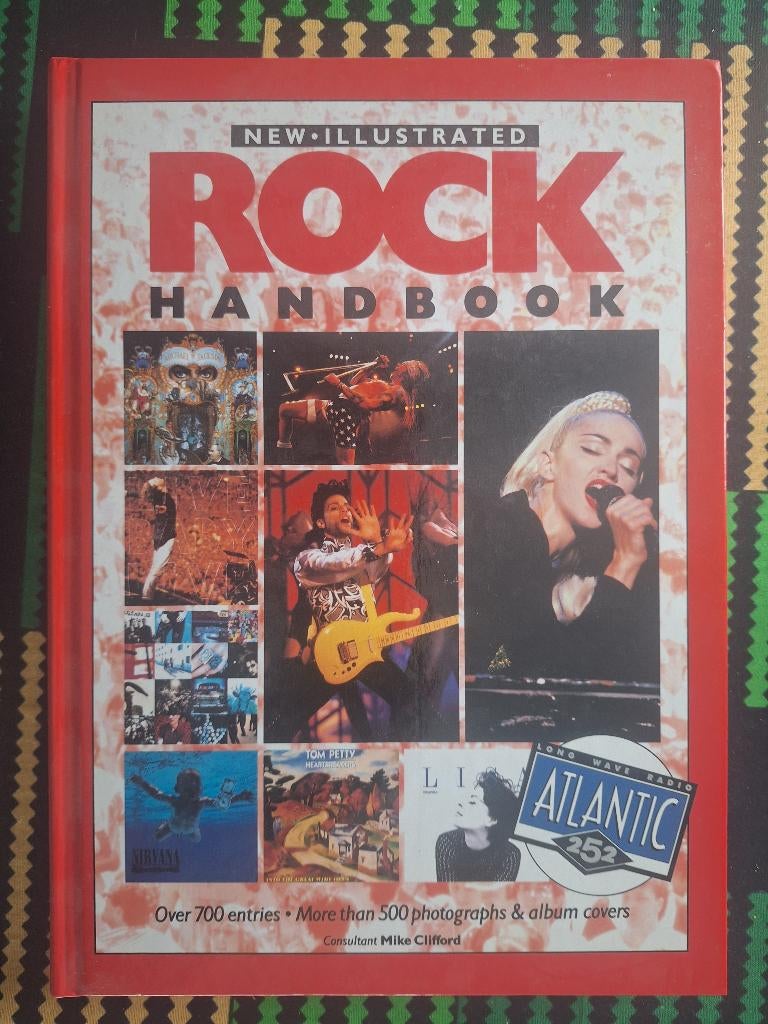 Boek Rock Handbook, Livres, Musique, Enlèvement ou Envoi, Comme neuf, Général