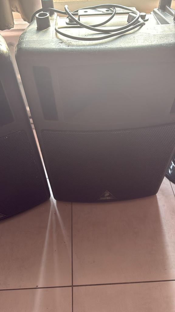 2 Behringer Ultrawave for sale, Audio, Tv en Foto, Luidsprekerboxen, Ophalen, Gebruikt, 120 watt of meer, Overige merken