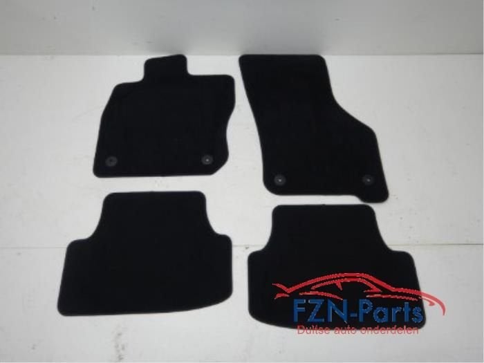 VW Golf 8 mattenset set zwart stiksel NIEUW, Ophalen of Verzenden, Gebruikt