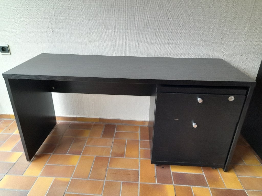 bureau en stratifié noir avec meuble  à tiroirs, Autres marques, 180 cm, Comme neuf, Bureau-armoire combiné
