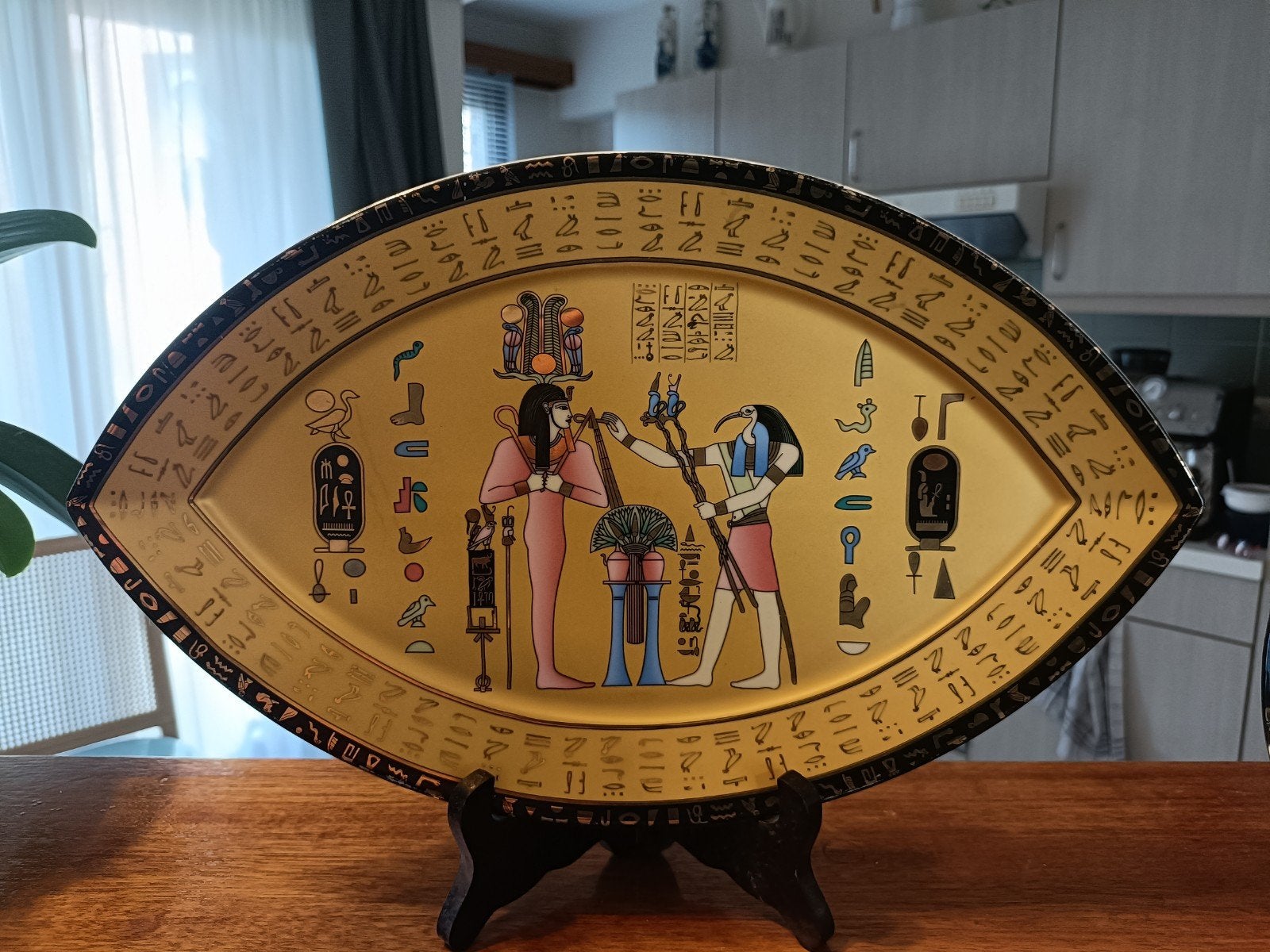 Plat navette porcelaine de Limoges F M. ÉGYPTE finition Or., Enlèvement ou Envoi