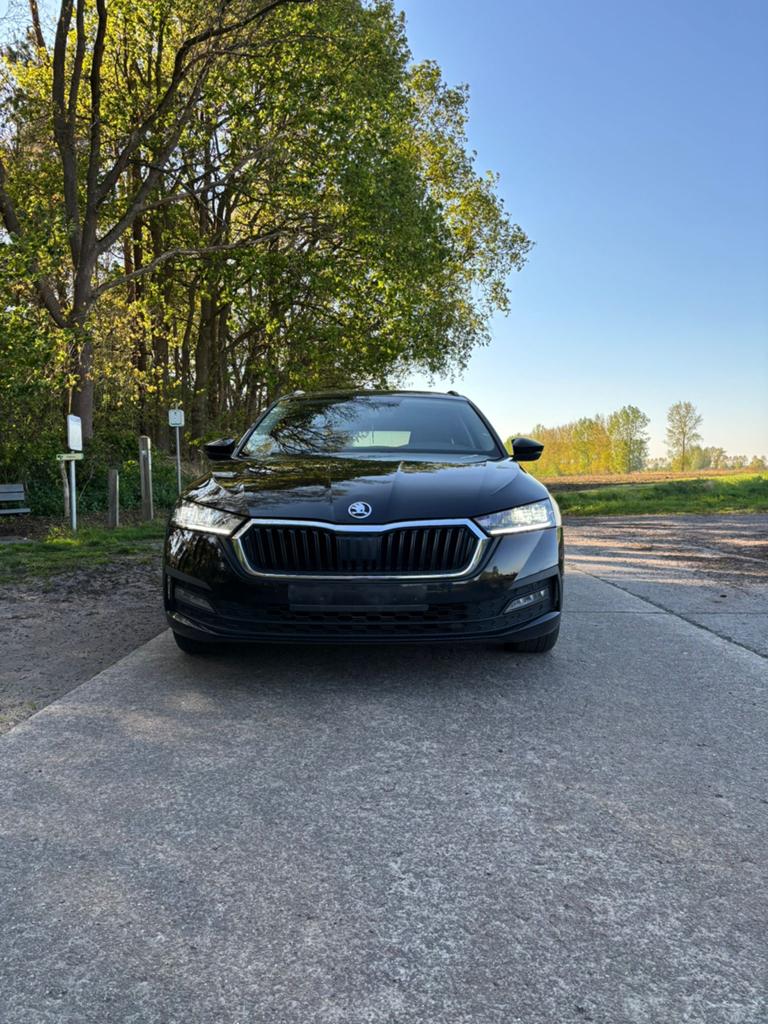 Skoda octavia 2021  Euro 6D Benzine 110pk, Auto's, Voorwielaandrijving, Adaptive Cruise Control, Zwart, 5 deurs