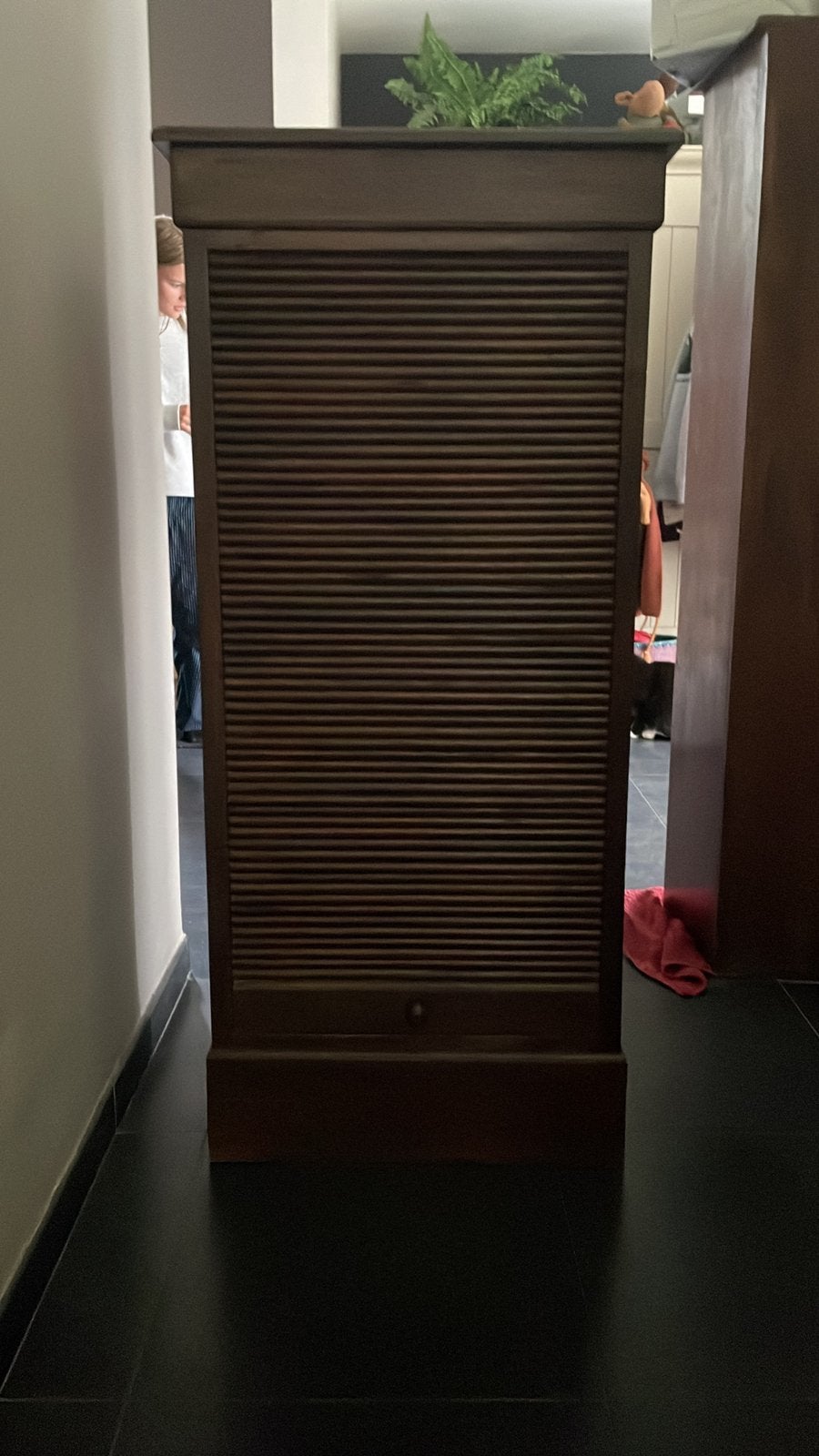 Lage kast met rolluik ( zonder inhoud) 🙂, Ophalen, 100 tot 150 cm, 50 tot 100 cm, Zo goed als nieuw
