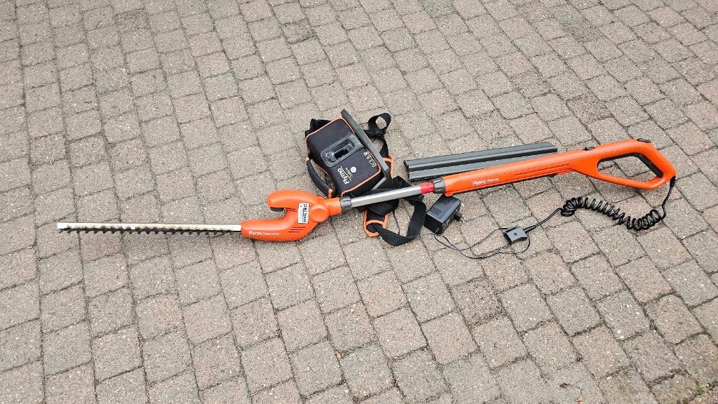 Steel Haagschaar op Batterij, Ophalen, Gebruikt, Accu, Flymo sabre cut