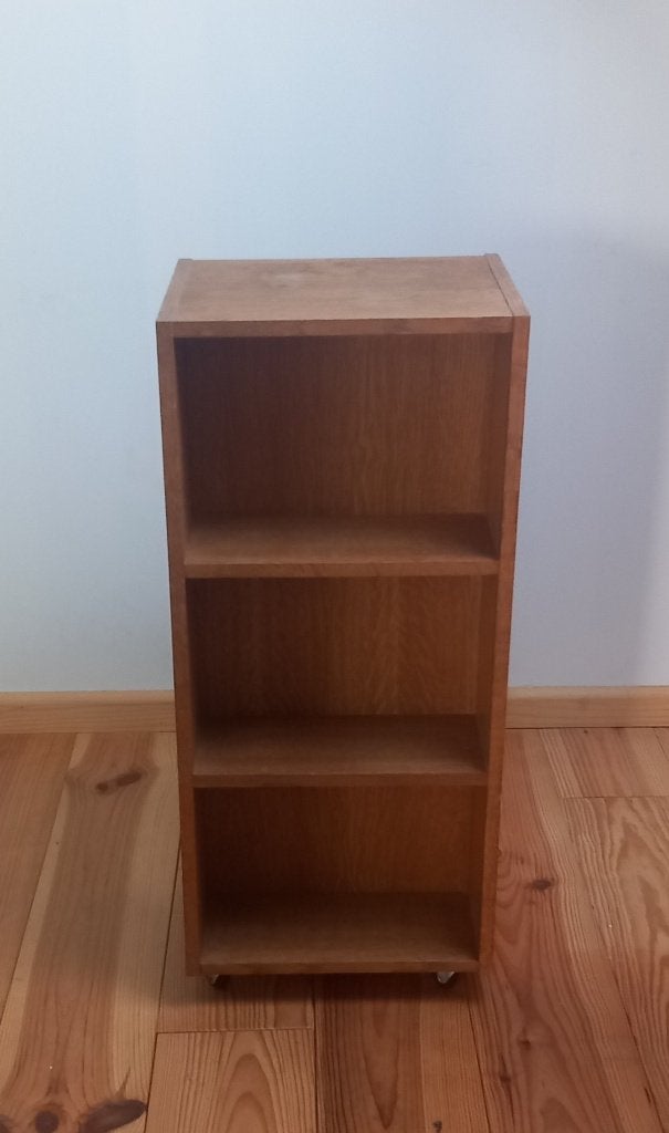 Compacte houten boekenkast/opbergkast op wielen, 25 à 50 cm, Avec tablette(s), Vintage - Retro - Scandinavisch, Enlèvement