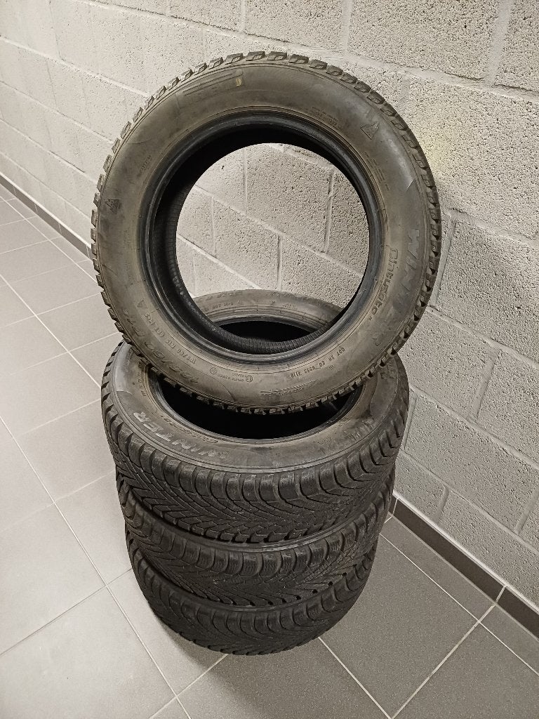 Autobanden Pirelli winter cinturato 185/60 R15 88T M+S, Auto-onderdelen, Ophalen, Gebruikt, Band(en), Personenwagen