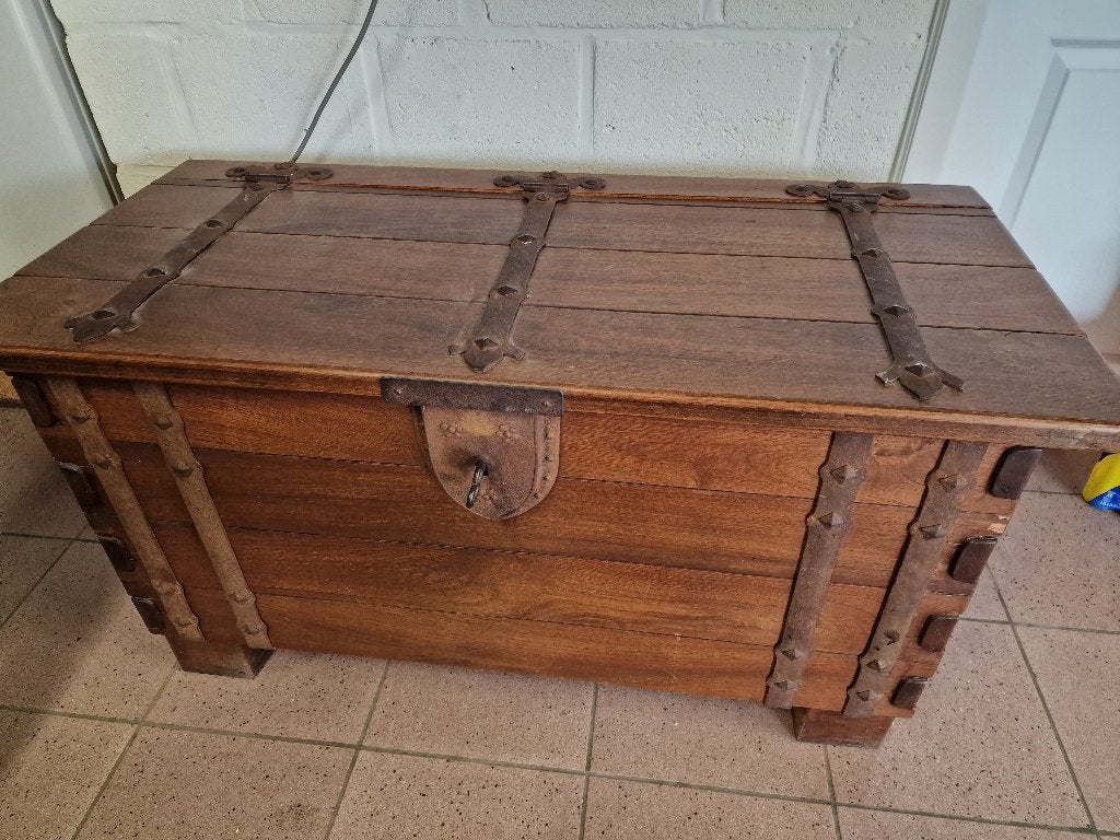 grande boîte ancienne en bois de cœur, Enlèvement, Utilisé, 50 à 75 cm, Autres essences de bois