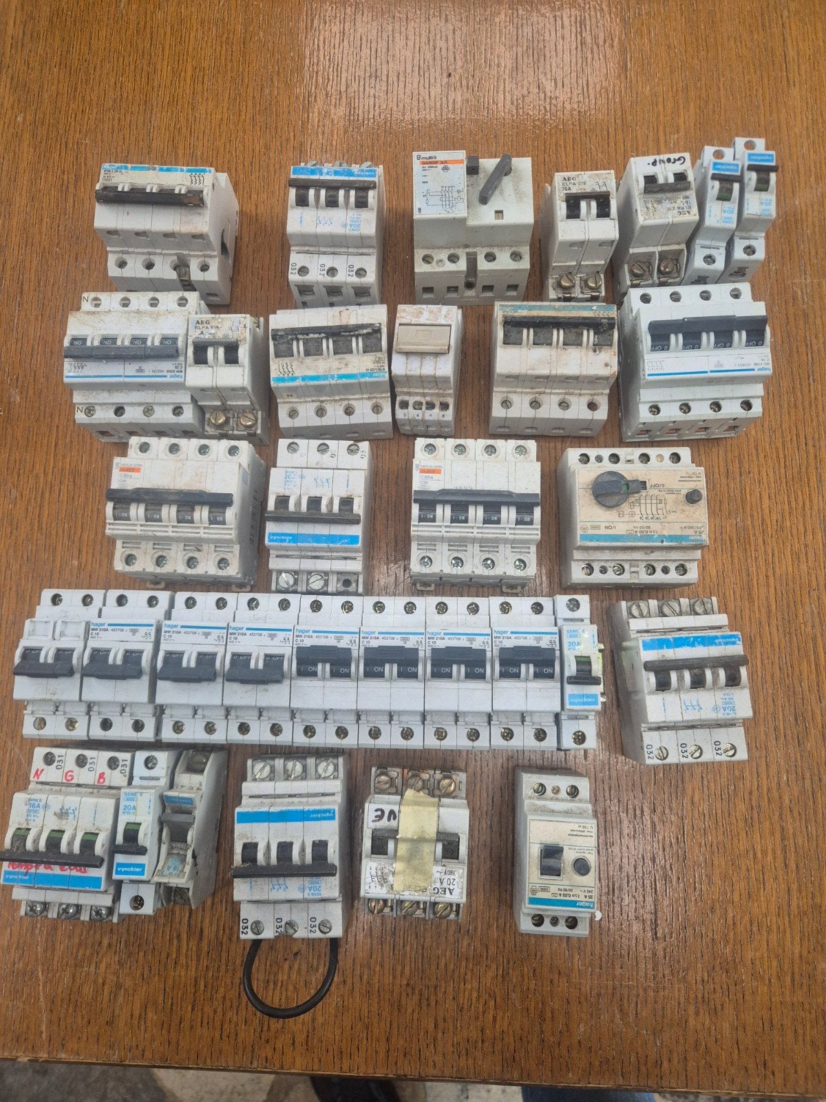 lot varié de matériel électrique, Bricolage & Construction, Enlèvement, Hager