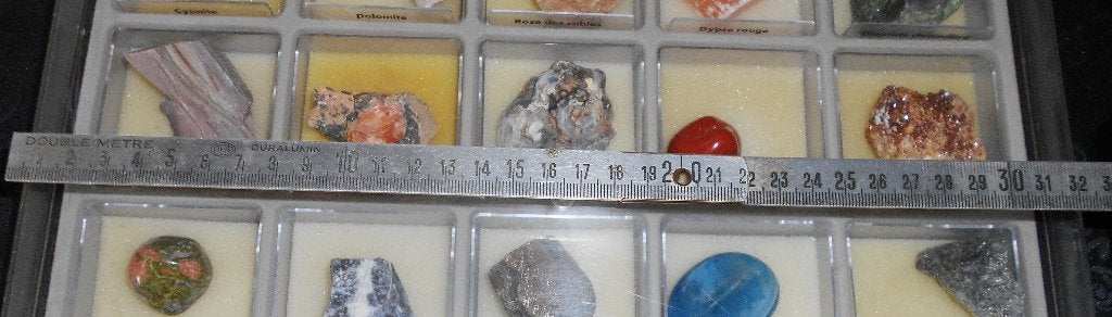 Lot de 100 minéraux divers en casier et livrets., Collections, Enlèvement, Minéral