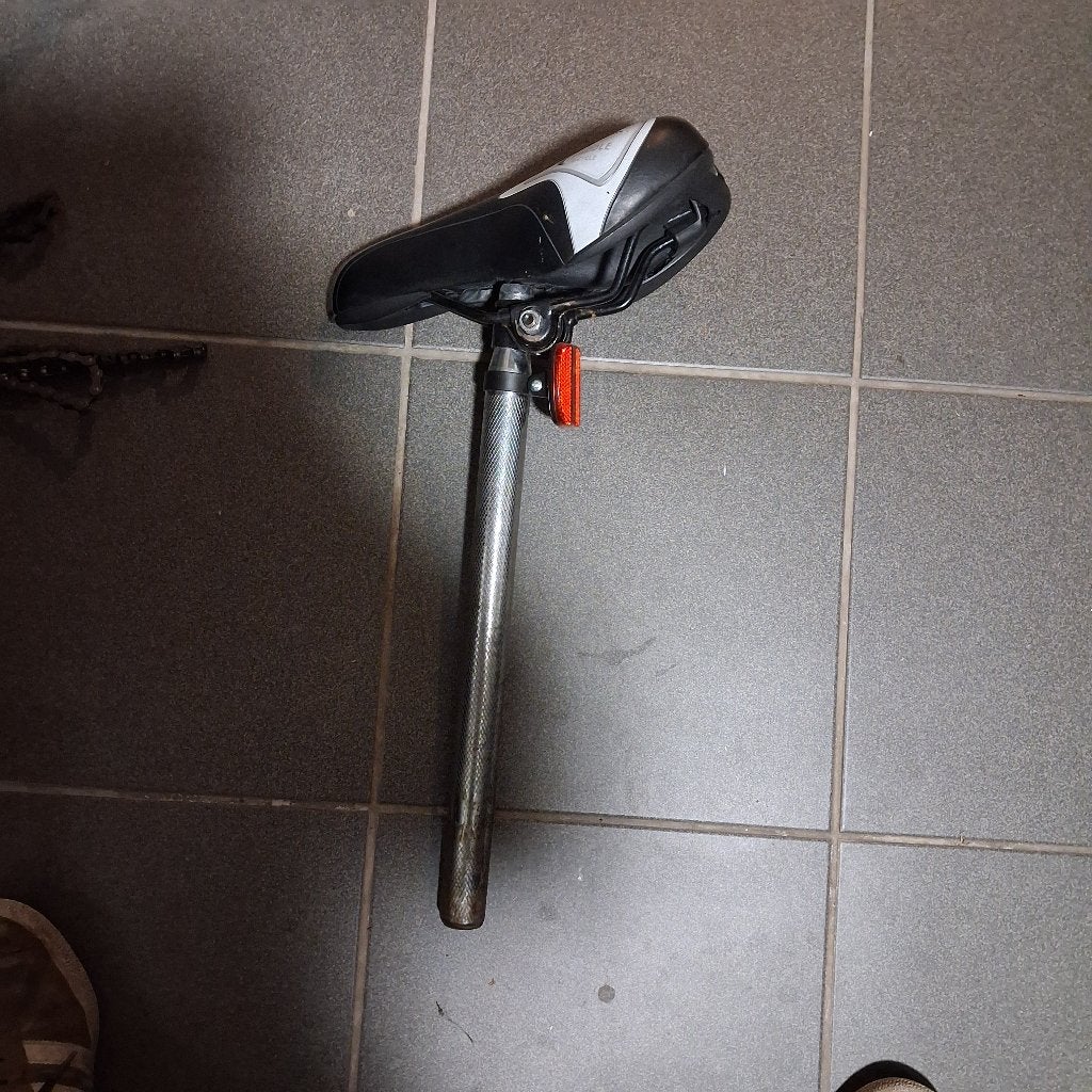 Selle de velo avec tige, Enlèvement, Utilisé, Selle