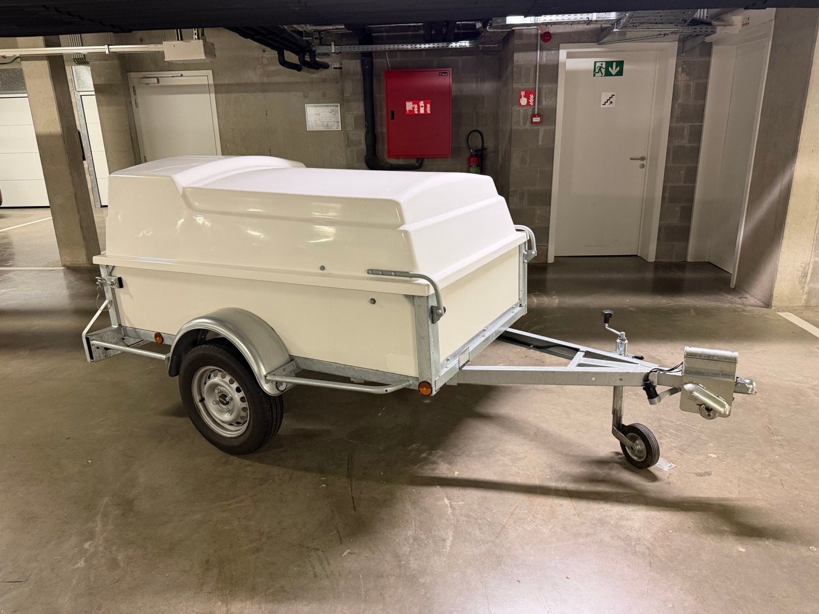 Chariot à bagages fermé de 750 kg, Enlèvement, Utilisé