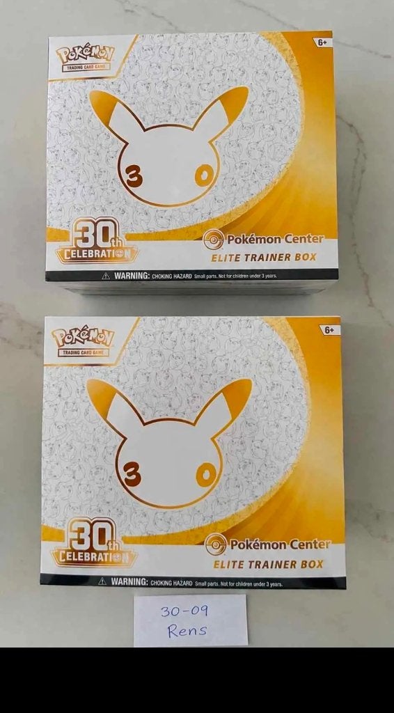 2 Center Elite Trainer Box 30th Celebration, Ophalen of Verzenden, Nieuw, Speelkaart(en)