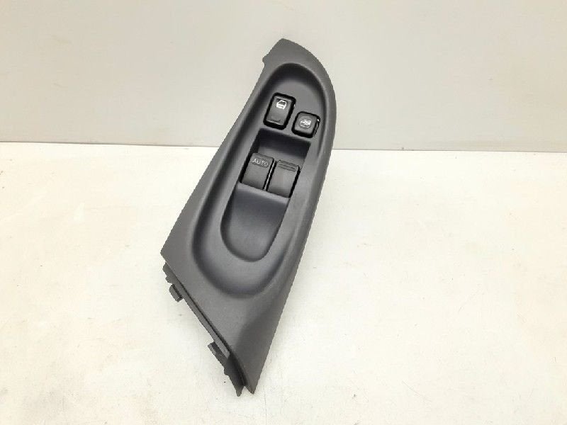 RAAMSCHAKELAAR Nissan Almera (N16) (01-2000/11-2006), Gebruikt, Nissan