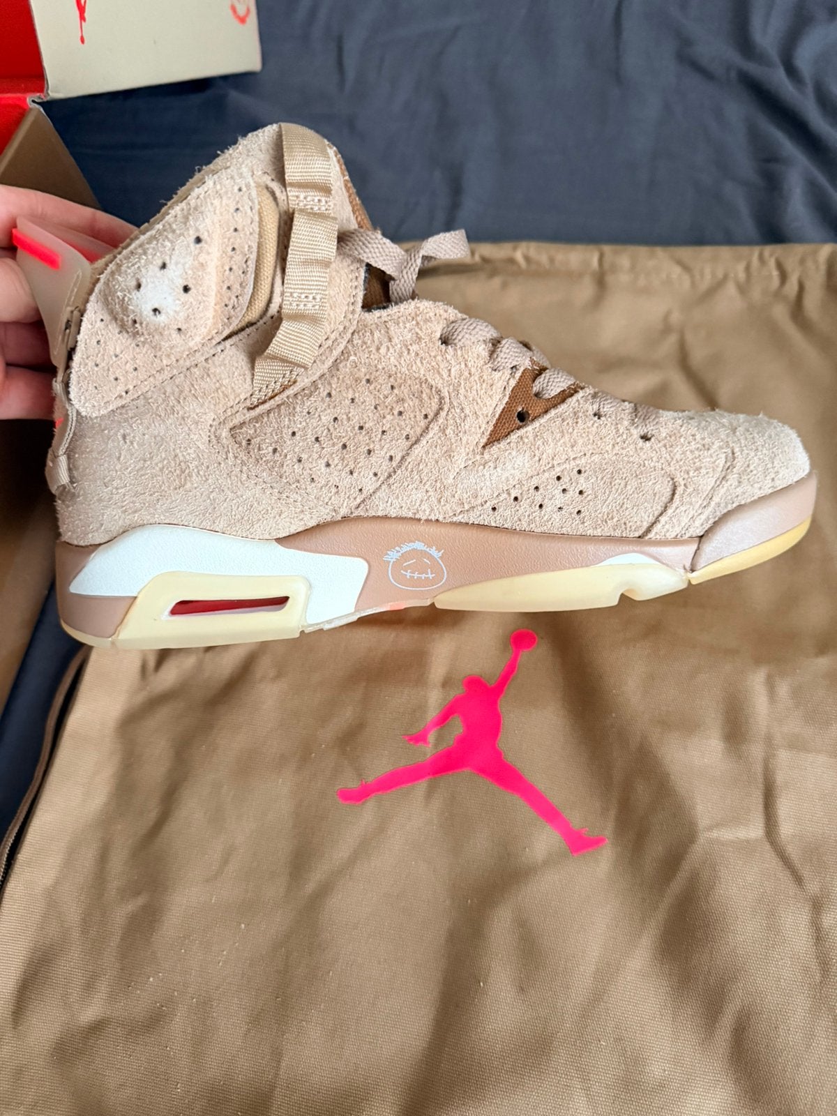 Jordan Travis scott, Enlèvement ou Envoi, Comme neuf, Baskets
