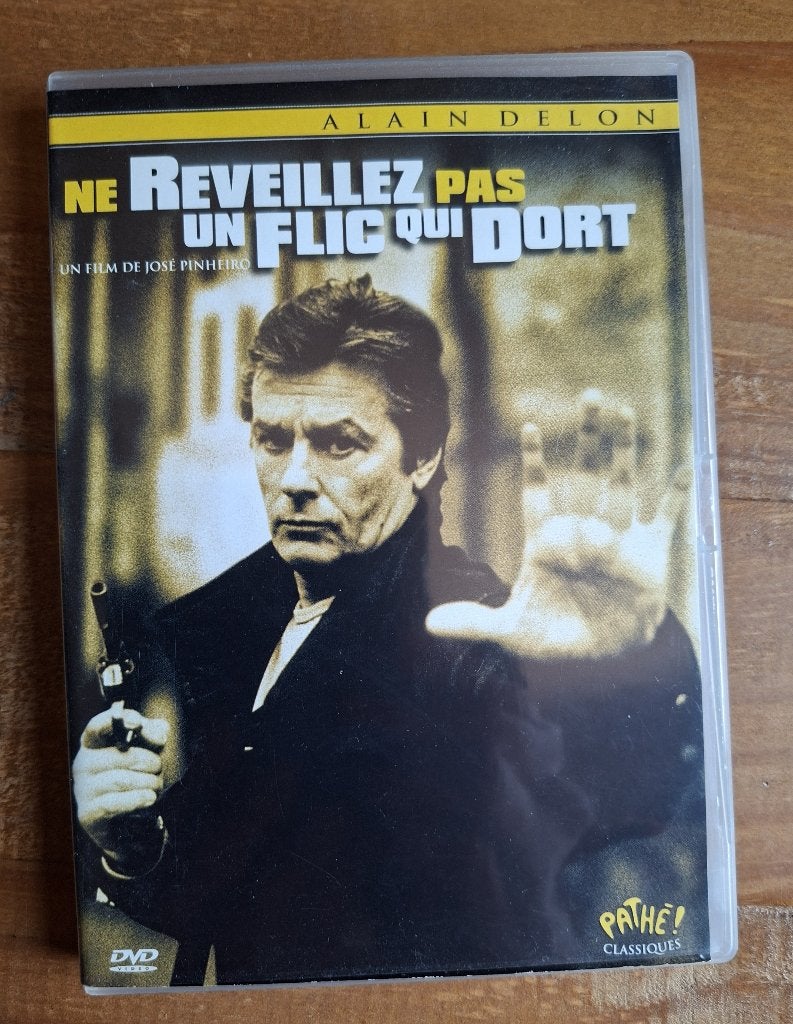 Ne réveillez pas un flic qui dort - Alain Delon, CD & DVD, DVD | Thrillers & Policiers, Enlèvement ou Envoi, Français, Thriller d'action